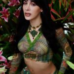 Victoria Volkova Instagram – me siento la más fértil en el jardín de @jeanpaulgaultier 

makeup x @belusaenz 
arte x @_pandorama 
hair x @aldo.ek 
set design x @florescosmos 
foto x @carlosmart1 

#labelle #paradisegarden