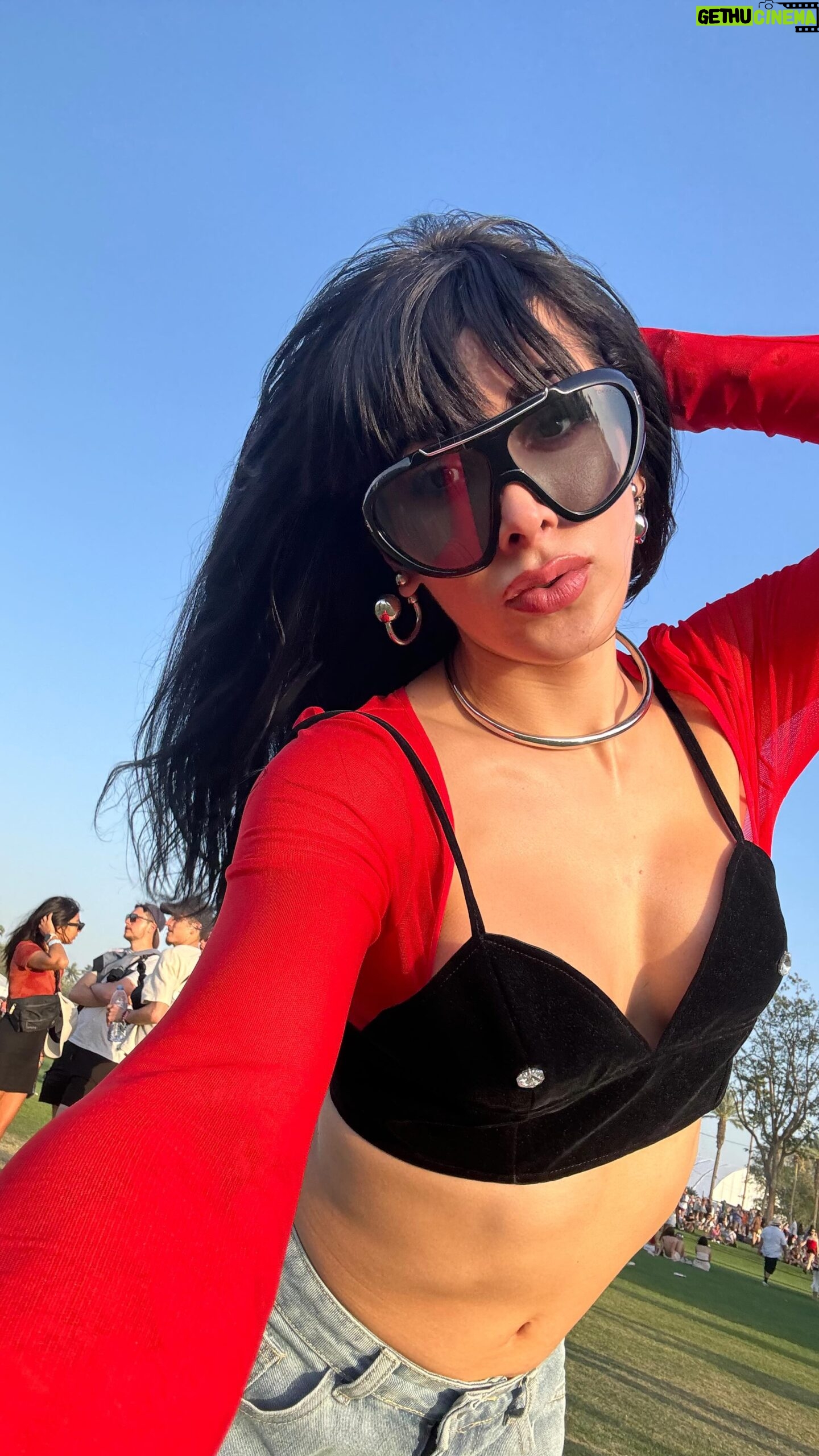 Victoria Volkova - 47.6K Likes - Outfit para Coachella día 01 🧚🏼❤️
mi look lo hice inspirándome en mis Campus 00s de @adidasmx
