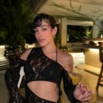 Victoria Volkova Instagram - nada que el amor de familia, encaje negro y un vino naranja no ayuden a sanar 🧡🙂‍↕️🪭 fuimos al restaurante @glouglou.mx que esta en la terraza de @casato y solo puedo decir: 😙🤌💕 ya les grabé tutorial del pelito para que vean como lo hago 🙇🏻‍♀️