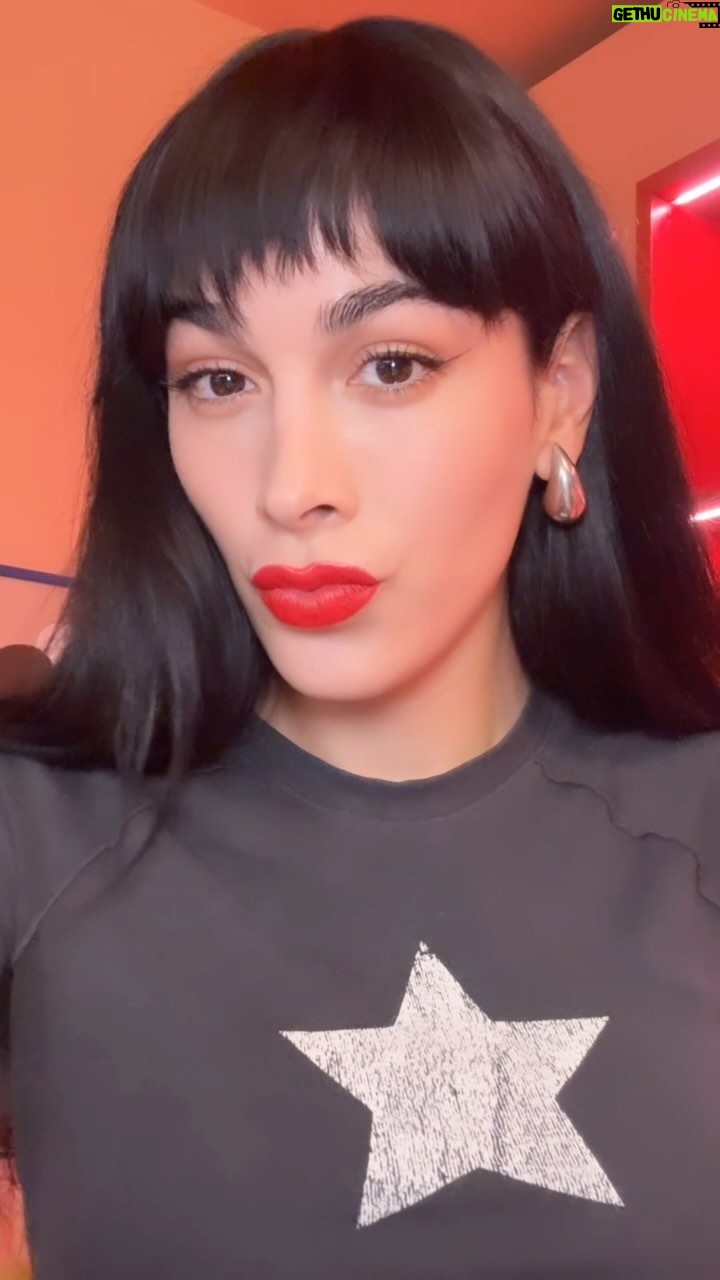 Victoria Volkova Instagram - grwm con lo nuevo que me lleg贸 en mi @ipsy.mex bag 馃尮 #ipsymexico