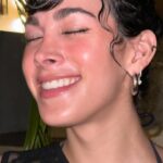 Victoria Volkova Instagram - nada que el amor de familia, encaje negro y un vino naranja no ayuden a sanar 🧡🙂‍↕️🪭 fuimos al restaurante @glouglou.mx que esta en la terraza de @casato y solo puedo decir: 😙🤌💕 ya les grabé tutorial del pelito para que vean como lo hago 🙇🏻‍♀️