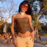 Victoria Volkova Instagram - domingo de postear momentos que ya fueron: un outfit que usé en pal’norte 🤠💕 corset, falda, joyería: @bershka lentes: @tomford