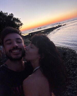 Victoria Volkova Instagram - ¿cómo vives? 🌹💖