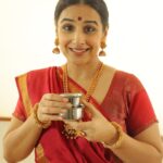 Vidya Balan Instagram - Continuing to celebrate stainless steel 😀 and all the Tambram-isms at a family screening of Do aur Do Pyaar , reminded me of one of my fave Tamil songs that I first watched on TV with my parents as a child . So here I am as ‘Madisar mami’ who is a Tambram lady in a 9yards saree ❣️