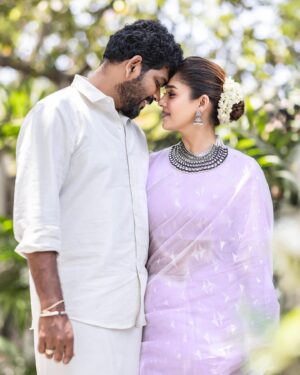Vignesh Shivan Instagram - உன் வேட்கை பின்னாலே… ❤️❤️❤️
என் வாழ்க்கை வளையுமே ❤️❤️❤️❤️❤️

@nayanthara