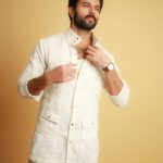 Vijay Deverakonda Instagram – Me When you all love the trailer 😃
#FamilyStar 

Outfit : @jatinmalikcouture 
Styling: @harmann_kaur_2.0 
Photos: @pauldavidmartinofficial