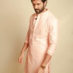 Vijay Deverakonda Instagram – We are a happy Family ❤️
We will make you all super duper happy from April 5th. 
#FamilyStar

Outfit: @chandrikaraamzofficial
Styling: @harmann_kaur_2.0
Photographer: @pauldavidmartinofficial
