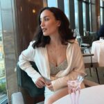 Viktoriya Dayneko Instagram - Новый год - время подарков. Давайте поделимся в этой публикации вашими любимыми благотворительными фондами? Я начну. Я люблю фонд @starostvradost , потому что старичкам всегда достается меньше всего помощи.