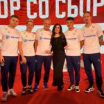 Viktoriya Dayneko Instagram - Завидуйте, девочки! Сегодня встретились с нашими ребятами из сборной России на базе в Новогорске в новом формате медиа-дня. Было очень интересно☺️Через 2 дня - играем с Сербией! Будете смотреть? #сборнаяроссии #сильныевместе