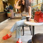 Viktoriya Dayneko Instagram - Хочу в тепло. И капучино без кофеина и лактозы.