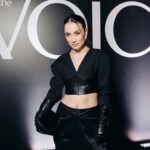 Viktoriya Dayneko Instagram - Вчера прошла очень красивая и масштабная премия журнала VOICE @the_voice_mag ! Спасибо дорогой @nick_mart_ 😘 Тот момент, когда половину знакомых увидела, только на фотографиях хроники🙈❤️ всем привет, кого не увидела😂 Костюм @thearch_store Клатч @ekonikastyle Перчатки @dior Крест @emt8.store
