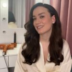 Viktoriya Dayneko Instagram - Стайлеры появились достаточно давно, но я никогда до этого момента ими не пользовалась, а зря! Укладка на новый стайлер BORK @bork_com быстрая, комбинируется с сушкой волос, что экономит время, а еще держится идеально и это при условии, что я вообще не использую стайлинг! Я довольна! Теперь это мой новый гастрольный набор для укладки😍