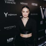 Viktoriya Dayneko Instagram - Вчера прошла очень красивая и масштабная премия журнала VOICE @the_voice_mag ! Спасибо дорогой @nick_mart_ 😘 Тот момент, когда половину знакомых увидела, только на фотографиях хроники🙈❤️ всем привет, кого не увидела😂 Костюм @thearch_store Клатч @ekonikastyle Перчатки @dior Крест @emt8.store