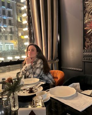 Viktoriya Dayneko Instagram - Пока вся моя лента в Тае, мы съездили на несколько дней погулять в Минск на машине. Погода была прекрасной, прогулки тоже. Чудесный мини-отпуск в трениках и без мейкапа. Ну и курс повышения водительской  квалификации прилагался автоматом.