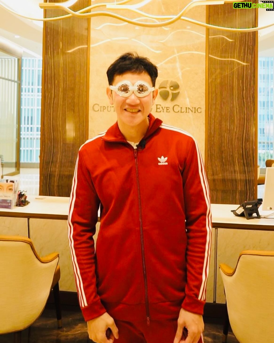 Vino G. Bastian Instagram - Seneng banget akhirnya bisa terbebas dari mata minus dan silinder, setelah research di beberapa klinik dan rumah sakit akhirnya gw mutusin untuk lasik di @lasikindonesia dengan menggunakan metode ReLEx SMILE Pro di tangani oleh @dokter_mata_devy_mandagi. Prosesnya cepet banget, hitungan detik, tapi hasilnya sangat memuaskan! 👍🏻 Sudah menangani ribuat mata di seluruh Indonesia 👀 🥇Pokoknya, kalau mau lasik, percayain aja ke Ciputra SMG Eye Clinic @lasikindonesia . RECOMMENDED! #ItsTimeToUnframeYourSight