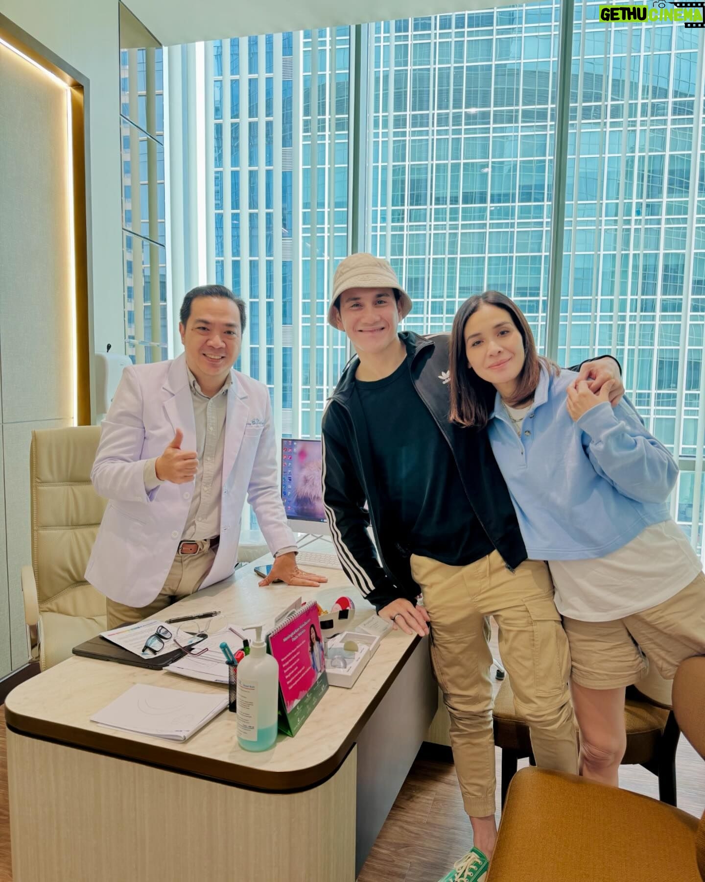 Vino G. Bastian Instagram - Seneng banget akhirnya bisa terbebas dari mata minus dan silinder, setelah research di beberapa klinik dan rumah sakit akhirnya gw mutusin untuk lasik di @lasikindonesia dengan menggunakan metode ReLEx SMILE Pro di tangani oleh @dokter_mata_devy_mandagi. Prosesnya cepet banget, hitungan detik, tapi hasilnya sangat memuaskan! 👍🏻 Sudah menangani ribuat mata di seluruh Indonesia 👀 🥇Pokoknya, kalau mau lasik, percayain aja ke Ciputra SMG Eye Clinic @lasikindonesia . RECOMMENDED! #ItsTimeToUnframeYourSight