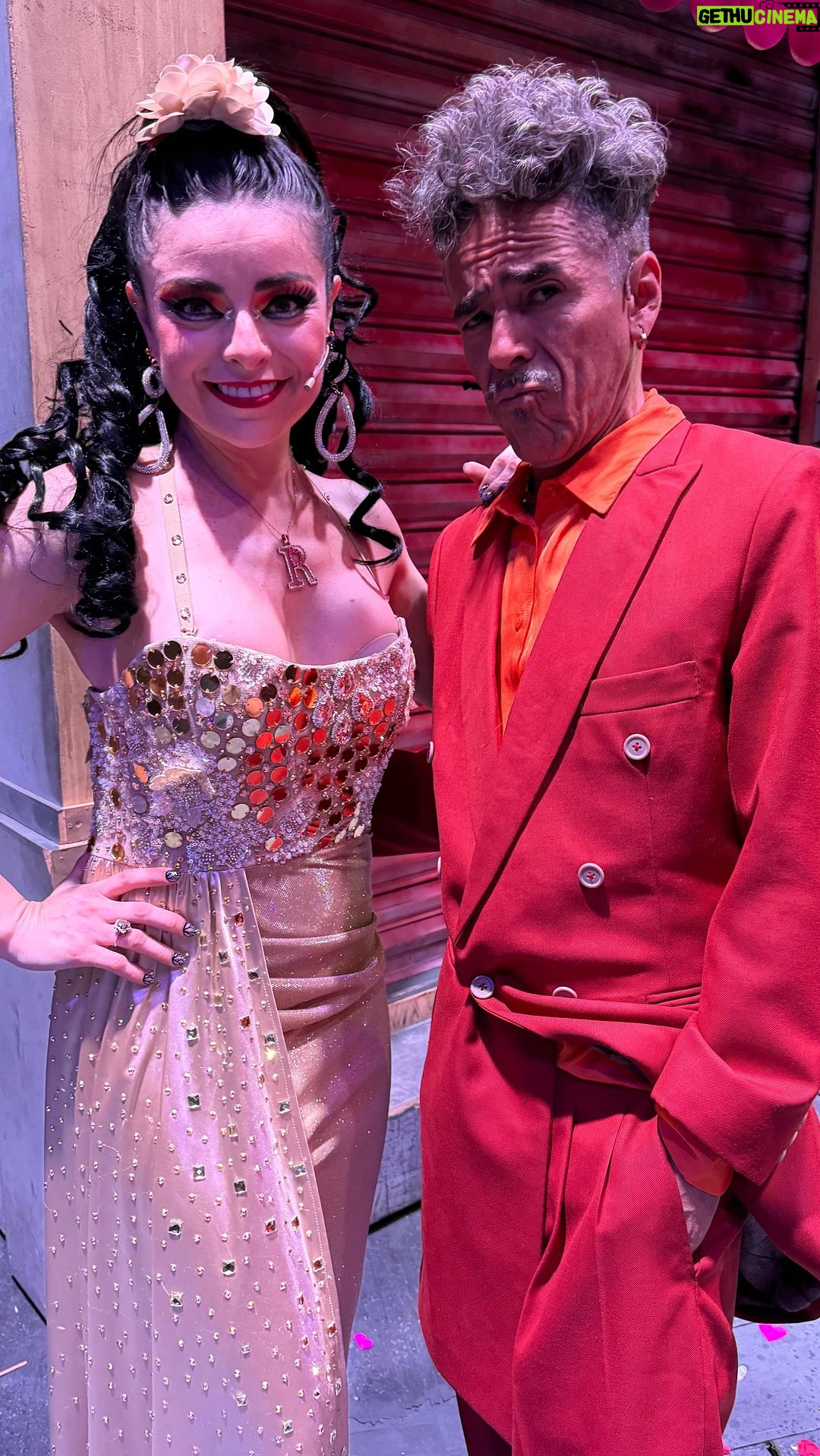 Violeta Isfel Instagram - @ru.albarran que honor tenerte de vuelta en el escenario de @lagunillamb_ Gracias por prender la fiesta y celebrar con nosotros el gusto de vivir con tu talento y entrega🎉 Ya eres parte de esta hermosa familia “LAGUNILLA MI BARRIO” ¿Ya viste la obra? Nos vemos todos los VIERNES 🕗 8PM SÁBADOS 🕢 7PM DOMINGOS 🕔 5PM 📍CENTRO CULTURAL TEATRO 2 🎭 #CDMX #teatro #violetaisfel Centro Cultural Teatro 2