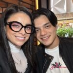 Violeta Isfel Instagram - Hoy 27/Dic/2023 es el cumpleaños 20 del motor, inspiración, motivación y el amor más genuino y extraordinario de mi vida; Mi guapote hijo @omar.isfel Omar no sabes el orgullo, gratitud y dicha plena que siento en este momento. Gracias por ser para mí el mejor maestro de esta vida, gracias a que cuando llegaste a mi vida hace 20 años descubrí una fortaleza, entereza, garra que no sabía que tenía; descubrí lo rota que estaba y lo mucho que tenía que repararme y así lograr sacarme adelante para que tú pudieras tener a la mejor versión de mi, quien pudiera guiarte en esta dura y hermosa vida. Trato de recorrer en mi mente nuestro andar juntos a lo largo de estos 20 años, sé que tuvimos de todo tipo de momentos, altas bajas etc. Y siempre has estado ahí para darme el mejor abrazo 🫂 que lo arreglaba y sigue arreglándolo todo. Ahora te miro siendo este pequeño adulto logrando poco a poco tus sueños, disfrutando de nuestra amorosa relación llena de confianza, camaradería, respeto, amistad, alegría, risas, carcajadas pero sobre todo llena del más genuino amor. Mientras escribo mis ojitos se llenan de lágrimas porque no quepo de emoción al darme cuenta, que todos nuestros esfuerzos juntos nos han llenado de frutos hoy, 20 años después. Deseo que la Divinidad nos siga dando la oportunidad de seguir creciendo, evolucionando, enriqueciendo, pero sobre todo que nos siga llenando de la consciencia necesaria para seguir siendo lo más honorables posibles en nuestro andar juntos por esta experiencia humana. TE AMO ❤️ EN ESTA, EN TODAS LA VIDAS Y TODOS LOS MUNDOS QUE NOS TOQUE EXPERIMENTAR. ¡FELIZ CUMPLEAÑOS ALMA GEMELA TE AMO ❤️! #violetaisfel #coleccionandoexperiencias #omarisfel #felizcumpleaños Mexico City, Mexico