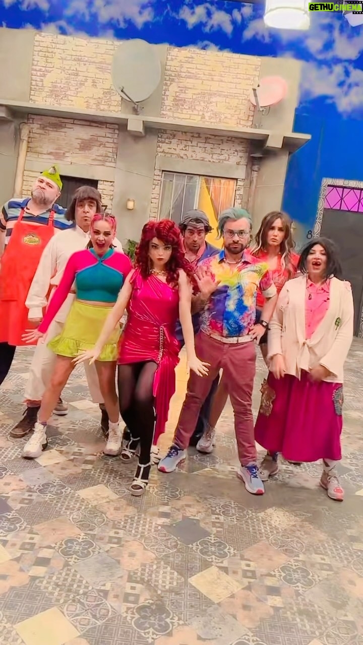 Violeta Isfel Instagram - @boladelocos_tv está de vuelta para que rías a carcajadas y te lleves una sonrisa antes de dormir… 🗓️#sabado 25/NOV/2023 🕚 11pm 📺 @canalestrellas ¡Que emoción! #violetaisfel #tv #boladelocos #risas #comedia #programa Televisa San Ángel