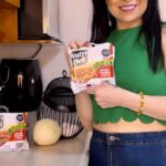 Violeta Isfel Instagram - ¡Heeeeey mis amoreeees! No hay mejor manera de empezar el día que desayunando con mi familia, y les quiero compartir que nuestro desayino estuvo riquísimo con Nutrí Deli de Lala ¿Se les antojo? Pues les tengo una noticia, todos los productos de #NutriDeli los encuentran en cualquier tiendita o changarrito de la esquina. #PublicidadPagada #alimentatesanamente Mexico City, Mexico