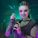 Violeta Isfel Instagram - ¡Heeeey mis amores! Me siento súper orgullosa y agradecida al formar parte del elenco de @2000sxsiempre Ahora nos toca visitar #queretaro 🗓️¿Cuando? Mañana #sabado 28/Oct/2023 📍¿Dónde? En el Auditorio Josefa Ortiz de Domínguez 🕘 9pm ¿Ya tienes tus boletos?… ¿Nooooo? No te preocupes en mi biografía encuentras el link para que no te quedes fuera. ¿ Ya tienes tu #PlumaAntoByVioletaIsfel ?… ¿Nooooo? También en mi biografía encuentras el link para que puedas pedir la tuya. GRACIAS, GRACIAS, GRACIAS 🙏🏻 Su amor 🥰 incondicional hizo esta aventura posible. NOS VEMOS EN QRO. #violetaisfel #2000sxsiempre #concierto Auditorio Josefa Ortiz, Qro.