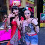 Violeta Isfel Instagram - Mi hermosísima @maribelguardia y yo seguimos celebrando el orgullo de vivir en nuestro maravilloso país #México 🇲🇽 con nuestras súper uñitas muy mexicanas. Gracias @_sailorcute_ nos encantaron 😍🥰 ¿También te gusta decorar tus uñas? #uñas #violetaisfel #maribelguardia #lgunillamibarrio Centro Cultural Teatro 2