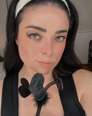 Violeta Isfel Instagram - ¿ Te gustaría tener tu #PlumaAntoByVioletaIsfel ?

Es súper fácil, escribe por DM a la cuenta de mi hermana @krisna.dasi y ella te guiará para poder conseguir tu pluma 100% original, con tu súper certificado de autenticidad y así poder sentirte aun más DIVINX de lo que ya eres. 

#violetaIsfel #2000sxsiempre