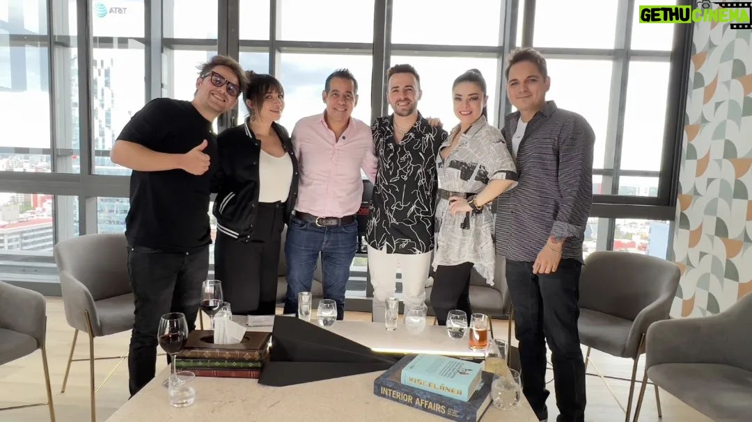 Violeta Isfel Instagram - Esta tarde en #LaEntrevista una charla llena de recuerdos que los trasladaran a una de las mejores épocas de su vida, la infancia. ESTRELLAS INFANTILES, ÍDOLOS con los que CRECIMOS 📺🎤🧒👧💙 @lalujans @yuremrojas @martinricca1 @violetaisfel @fabianchaveztv @2000sxsiempre #Publicidad