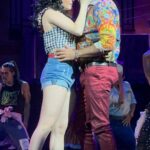 Violeta Isfel Instagram - El amor de #Rita y #albertanosantacruz en @lagunillamb lo súpera todo. Ven a disfrutar de esta divertida y romántica historia de amor 🥰 que te llenará de carcajadas y buen bailongo acompañadx de una buena Licuachela Usa este divertido audio y etiqueta a una pareja o amigos que conozcas que podrían pasar por algo similar. Espero sus Remix #LagunillaMiBarrio se presenta #viernes 🕣 8:30pm #sábado 🕖 7pm #domingo 🕠 5:30pm 📍#CentroCulturalTeatro2 #CDMX BOLETOS en taquilla o en @ticketmaster_mx Centro Cultural Teatro 2