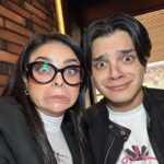 Violeta Isfel Instagram - Hoy 27/Dic/2023 es el cumpleaños 20 del motor, inspiración, motivación y el amor más genuino y extraordinario de mi vida; Mi guapote hijo @omar.isfel Omar no sabes el orgullo, gratitud y dicha plena que siento en este momento. Gracias por ser para mí el mejor maestro de esta vida, gracias a que cuando llegaste a mi vida hace 20 años descubrí una fortaleza, entereza, garra que no sabía que tenía; descubrí lo rota que estaba y lo mucho que tenía que repararme y así lograr sacarme adelante para que tú pudieras tener a la mejor versión de mi, quien pudiera guiarte en esta dura y hermosa vida. Trato de recorrer en mi mente nuestro andar juntos a lo largo de estos 20 años, sé que tuvimos de todo tipo de momentos, altas bajas etc. Y siempre has estado ahí para darme el mejor abrazo 🫂 que lo arreglaba y sigue arreglándolo todo. Ahora te miro siendo este pequeño adulto logrando poco a poco tus sueños, disfrutando de nuestra amorosa relación llena de confianza, camaradería, respeto, amistad, alegría, risas, carcajadas pero sobre todo llena del más genuino amor. Mientras escribo mis ojitos se llenan de lágrimas porque no quepo de emoción al darme cuenta, que todos nuestros esfuerzos juntos nos han llenado de frutos hoy, 20 años después. Deseo que la Divinidad nos siga dando la oportunidad de seguir creciendo, evolucionando, enriqueciendo, pero sobre todo que nos siga llenando de la consciencia necesaria para seguir siendo lo más honorables posibles en nuestro andar juntos por esta experiencia humana. TE AMO ❤️ EN ESTA, EN TODAS LA VIDAS Y TODOS LOS MUNDOS QUE NOS TOQUE EXPERIMENTAR. ¡FELIZ CUMPLEAÑOS ALMA GEMELA TE AMO ❤️! #violetaisfel #coleccionandoexperiencias #omarisfel #felizcumpleaños Mexico City, Mexico