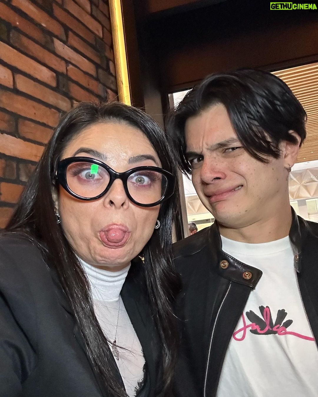Violeta Isfel Instagram - Hoy 27/Dic/2023 es el cumpleaños 20 del motor, inspiración, motivación y el amor más genuino y extraordinario de mi vida; Mi guapote hijo @omar.isfel Omar no sabes el orgullo, gratitud y dicha plena que siento en este momento. Gracias por ser para mí el mejor maestro de esta vida, gracias a que cuando llegaste a mi vida hace 20 años descubrí una fortaleza, entereza, garra que no sabía que tenía; descubrí lo rota que estaba y lo mucho que tenía que repararme y así lograr sacarme adelante para que tú pudieras tener a la mejor versión de mi, quien pudiera guiarte en esta dura y hermosa vida. Trato de recorrer en mi mente nuestro andar juntos a lo largo de estos 20 años, sé que tuvimos de todo tipo de momentos, altas bajas etc. Y siempre has estado ahí para darme el mejor abrazo 🫂 que lo arreglaba y sigue arreglándolo todo. Ahora te miro siendo este pequeño adulto logrando poco a poco tus sueños, disfrutando de nuestra amorosa relación llena de confianza, camaradería, respeto, amistad, alegría, risas, carcajadas pero sobre todo llena del más genuino amor. Mientras escribo mis ojitos se llenan de lágrimas porque no quepo de emoción al darme cuenta, que todos nuestros esfuerzos juntos nos han llenado de frutos hoy, 20 años después. Deseo que la Divinidad nos siga dando la oportunidad de seguir creciendo, evolucionando, enriqueciendo, pero sobre todo que nos siga llenando de la consciencia necesaria para seguir siendo lo más honorables posibles en nuestro andar juntos por esta experiencia humana. TE AMO ❤️ EN ESTA, EN TODAS LA VIDAS Y TODOS LOS MUNDOS QUE NOS TOQUE EXPERIMENTAR. ¡FELIZ CUMPLEAÑOS ALMA GEMELA TE AMO ❤️! #violetaisfel #coleccionandoexperiencias #omarisfel #felizcumpleaños Mexico City, Mexico