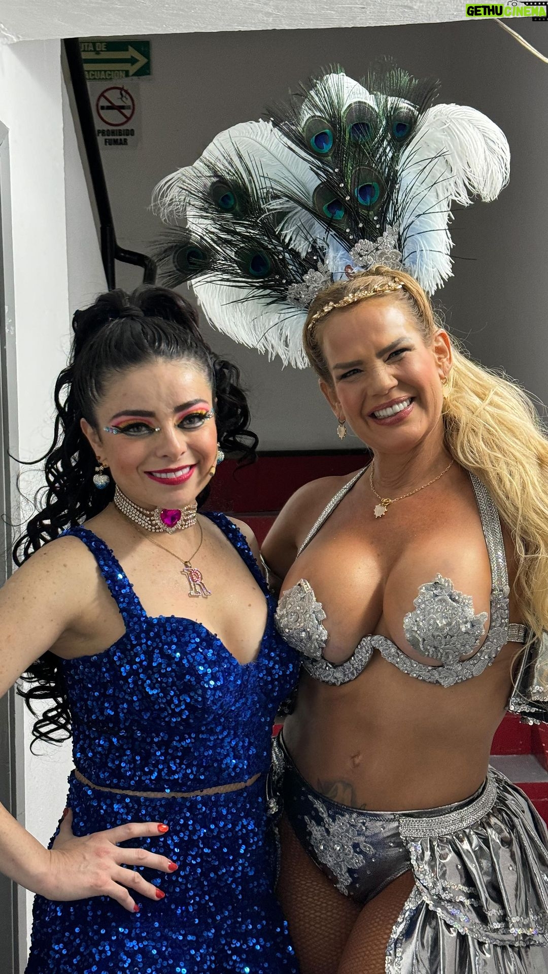 Violeta Isfel Instagram - @niurka.oficial prendió la #fiesta en el escenario de @lagunillamb_ Cerramos con broche de oro este maratón de funciones con la presencia de #mamáNiu Gracias por tus genuinas lágrimas y hacernos saber que te sientes amada en nuestra hermosa familia #LagunillaMiBarrio ¿Ya viste la obra? ¿Cuantas veces? ¿Cual es tu parte favorita? #violetaisfel #teatro #teatromusical Centro Cultural Teatro 2