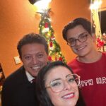 Violeta Isfel Instagram - ¡Heeeey mis amoreeeeeees! ¡FELIZ NAVIDAD🎄! Agradezco a la Divinidad por permitirme celebrar nuevamente a tu lado esposhito. A tu lado todo lo puedo, lo superó, lo disfruto, lo aprendo, lo experimento y lo agradezco. De tu mano a donde sea, por cuanto sea. TE AMO 😘 Gracias por nuestra hermosa familia. ¿Donde pasaron esta Navidad? 🎄 #violetaisfel #coleccionandoexperiencias #navidad2023 #familia #esposos Mexico City, Mexico