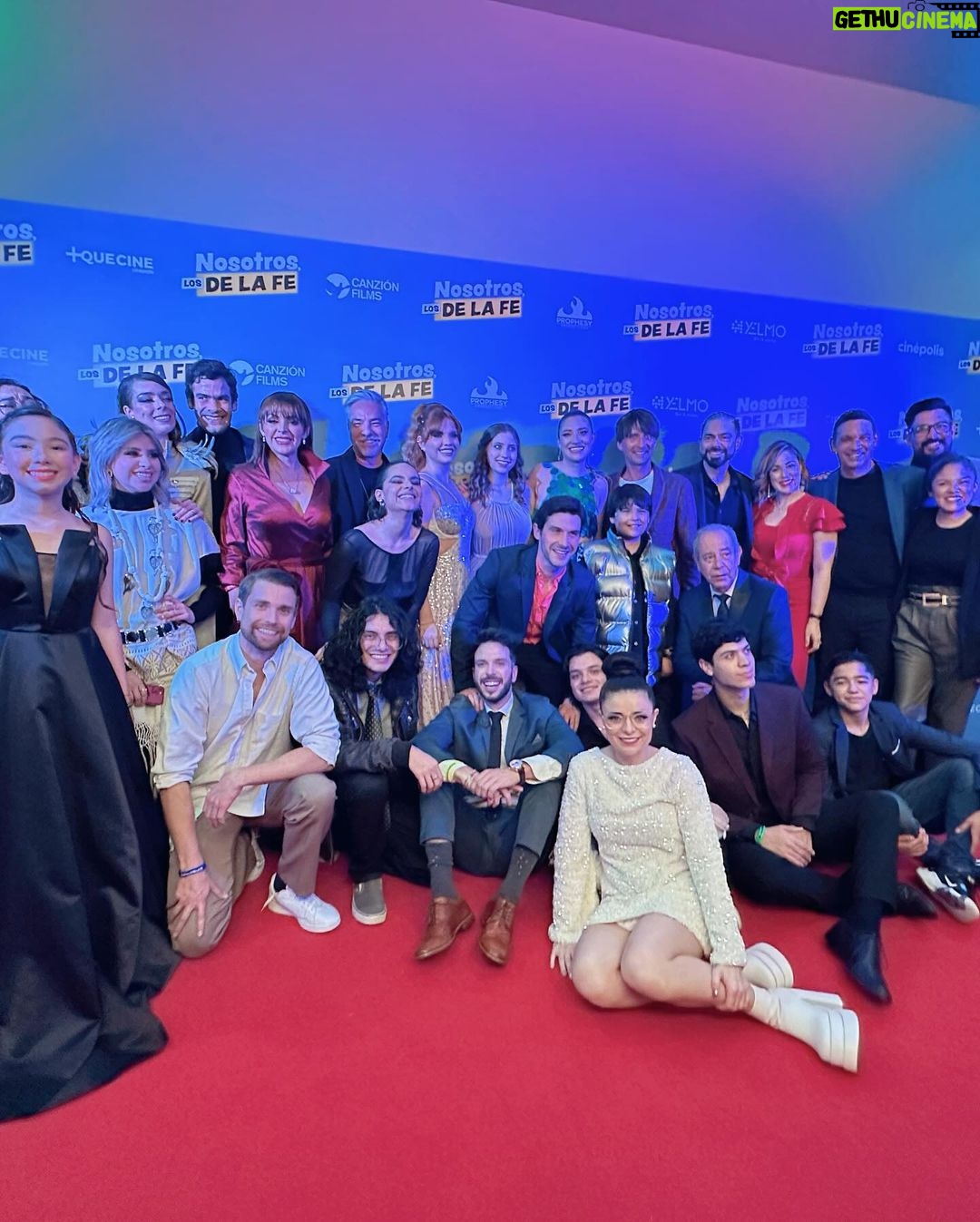 Violeta Isfel Instagram - ¡Heeeyyyy mis amooooreeeeees! ¿Ya vieron la película 🎥 🍿 @nosotroslosdelafe? Estoy muy feliz porque aún estaremos en cartelera en todas las salas de @cinepolismx de México hasta el #miercoles 22 de #noviembre del #2023 Me siento muy orgullosa por que comparto créditos con 2 de mis almas gemelas; mi hijo @omar.isfel y mi mejor amiga @luz.edith.rojas Así que por favor corran al #cinepolis que les quede más cerquita y disfruten de esta hermosa comedia llena de diversión y un mensaje de amor. A quienes me manden un mensaje directo en mi Instagram, con la fotito de su boleto y me cuenten qué pasa en la escena que mi hijo Omar y yo compartimos en la película, les llamaré personalmente por video llamada para platicar un ratito. Gracias por su apoyo siempre, espero sus fotitos para poder platicar. #violetaisfel #coleccionandoexperiencias #pelicula