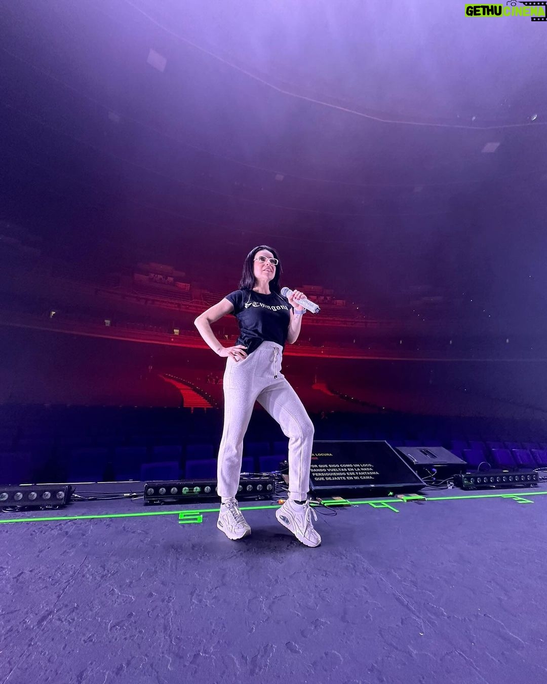 Violeta Isfel Instagram - Y pensar que hace 15 años estuve en este maravilloso auditorio, cantando las mismas canciones 🤩 GRACIAS, GRACIAS, GRACIAS por tanto #gdl Poco a poco les iré compartiendo fotitos y videos. Te rifaste con las fotitos @lalobrito gracias ☺️ ¿Nos acompañaste en el concierto? ¿Qué tal la pasaste? #violetaisfel #2000sxsiempre #concierto #2000spoptour Auditorio TELMEX