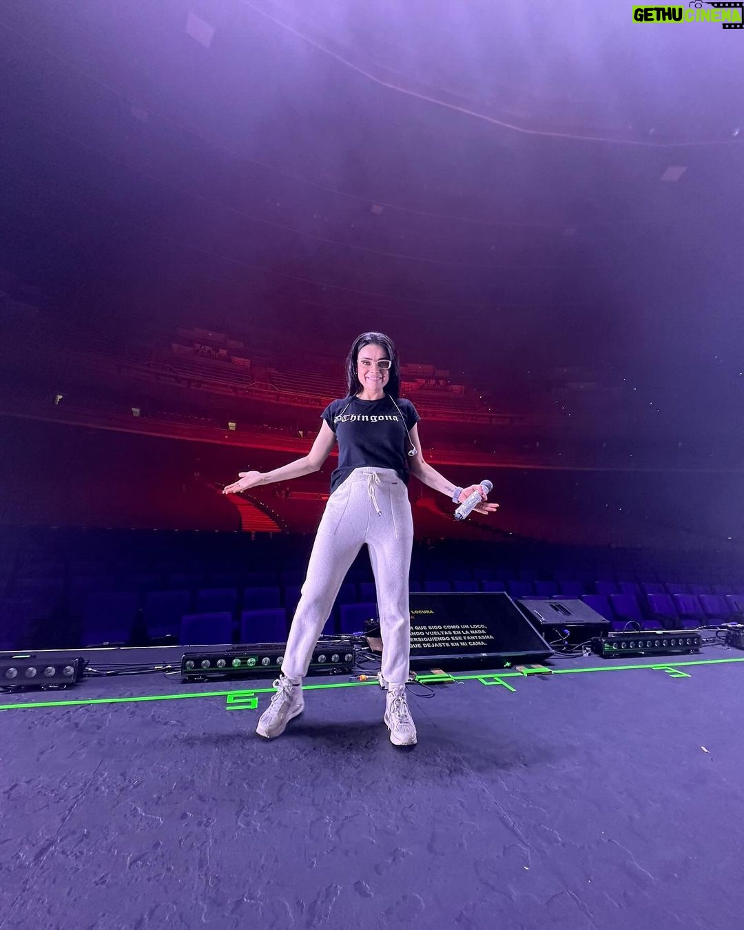 Violeta Isfel Instagram - Y pensar que hace 15 años estuve en este maravilloso auditorio, cantando las mismas canciones 🤩 GRACIAS, GRACIAS, GRACIAS por tanto #gdl Poco a poco les iré compartiendo fotitos y videos. Te rifaste con las fotitos @lalobrito gracias ☺️ ¿Nos acompañaste en el concierto? ¿Qué tal la pasaste? #violetaisfel #2000sxsiempre #concierto #2000spoptour Auditorio TELMEX