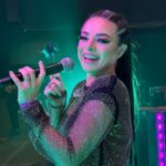 Violeta Isfel Instagram - ¡Heeeey mis amores! Me siento súper orgullosa y agradecida al formar parte del elenco de @2000sxsiempre Ahora nos toca visitar #queretaro 🗓️¿Cuando? Mañana #sabado 28/Oct/2023 📍¿Dónde? En el Auditorio Josefa Ortiz de Domínguez 🕘 9pm ¿Ya tienes tus boletos?… ¿Nooooo? No te preocupes en mi biografía encuentras el link para que no te quedes fuera. ¿ Ya tienes tu #PlumaAntoByVioletaIsfel ?… ¿Nooooo? También en mi biografía encuentras el link para que puedas pedir la tuya. GRACIAS, GRACIAS, GRACIAS 🙏🏻 Su amor 🥰 incondicional hizo esta aventura posible. NOS VEMOS EN QRO. #violetaisfel #2000sxsiempre #concierto Auditorio Josefa Ortiz, Qro.