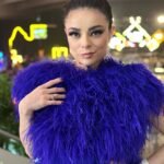 Violeta Isfel Instagram - #eliotawards2023 Fue hermoso sentirme una pluma de #antonella gigante. @divalomas gracias a ti me veía espectacular. Gracias @dolongofficial fue un honor poder portar tu extraordinario vestido. Gracias @surfacepr_ por esta gran colaboración. Gracias @pamloyolamua siempre logras que me vea hermosa, adoro tu maquillaje. Gracias @juliomayabeauty ame mi peinado, siempre cuidas mucho mi cabellito. Gracias @acxionsports por siempre cuidar mi salud con sus maravillosas terapias. (para todos los que preguntaron por mis vendajes en las rodillas y en la espalda) Gracias @2000sxsiempre por hacer esto posible. Gracias @rb7802 esposhito y @_jorgearmandomg por las fotitos, son brillantes tomando fotos, les amo 😘 #violetaisfel #eliotme #itsAllAboutme #amarillo #yelowcarpet #divalomas Expo Santa Fe México