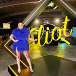 Violeta Isfel Instagram - #eliotawards2023 Fue hermoso sentirme una pluma de #antonella gigante. @divalomas gracias a ti me veía espectacular. Gracias @dolongofficial fue un honor poder portar tu extraordinario vestido. Gracias @surfacepr_ por esta gran colaboración. Gracias @pamloyolamua siempre logras que me vea hermosa, adoro tu maquillaje. Gracias @juliomayabeauty ame mi peinado, siempre cuidas mucho mi cabellito. Gracias @acxionsports por siempre cuidar mi salud con sus maravillosas terapias. (para todos los que preguntaron por mis vendajes en las rodillas y en la espalda) Gracias @2000sxsiempre por hacer esto posible. Gracias @rb7802 esposhito y @_jorgearmandomg por las fotitos, son brillantes tomando fotos, les amo 😘 #violetaisfel #eliotme #itsAllAboutme #amarillo #yelowcarpet #divalomas Expo Santa Fe México