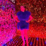 Violeta Isfel Instagram - #eliotawards2023 Fue hermoso sentirme una pluma de #antonella gigante. @divalomas gracias a ti me veía espectacular. Gracias @dolongofficial fue un honor poder portar tu extraordinario vestido. Gracias @surfacepr_ por esta gran colaboración. Gracias @pamloyolamua siempre logras que me vea hermosa, adoro tu maquillaje. Gracias @juliomayabeauty ame mi peinado, siempre cuidas mucho mi cabellito. Gracias @acxionsports por siempre cuidar mi salud con sus maravillosas terapias. (para todos los que preguntaron por mis vendajes en las rodillas y en la espalda) Gracias @2000sxsiempre por hacer esto posible. Gracias @rb7802 esposhito y @_jorgearmandomg por las fotitos, son brillantes tomando fotos, les amo 😘 #violetaisfel #eliotme #itsAllAboutme #amarillo #yelowcarpet #divalomas Expo Santa Fe México