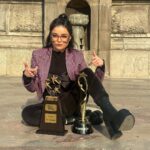 Violeta Isfel Instagram - #tbt de cuando ganamos el bicampeonato de @lasestrellasbailanenhoy Me sentí tan feliz, agradecida y orgullosa de todas la pruebas que superé en este maravilloso reality, que fui a celebrarlo en el #angeldelaindependencia de la #cdmx Gracias @luisfernandop_mx @memotellez_coreografo @cinthya.dom @gus.escalera @raymixmusic y por supuesto gracias @andy___rodriguez y a todo tu súper #staff y equipo de producción del @programahoy por la experiencia más extraordinaria de mi vida 😍 Los amo y llevo en mi corazón siempre. Pero sobre todo gracias a ti que lees, votaste y gracias a tu cariño 🫶🏻 nos hiciste bicampeones. Mucho éxito para a todos los nuevos integrantes en esta temporada que comienza. ¡Disfruten al máximo! ¿Tienes algún recuerdo de la temporada 3 o de la temporada campeón de campeones de #lasestrellasbailanenhoy? #violetaisfel #colecccionandoexperiencias Ángel de la Independencia
