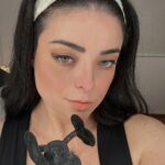 Violeta Isfel Instagram - ¿ Te gustaría tener tu #PlumaAntoByVioletaIsfel ? Es súper fácil, escribe por DM a la cuenta de mi hermana @krisna.dasi y ella te guiará para poder conseguir tu pluma 100% original, con tu súper certificado de autenticidad y así poder sentirte aun más DIVINX de lo que ya eres. #violetaIsfel #2000sxsiempre México