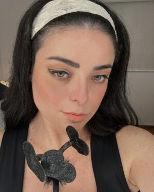 Violeta Isfel Instagram - ¿ Te gustaría tener tu #PlumaAntoByVioletaIsfel ?

Es súper fácil, escribe por DM a la cuenta de mi hermana @krisna.dasi y ella te guiará para poder conseguir tu pluma 100% original, con tu súper certificado de autenticidad y así poder sentirte aun más DIVINX de lo que ya eres. 

#violetaIsfel #2000sxsiempre