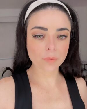 Violeta Isfel Instagram - ¿ Te gustaría tener tu #PlumaAntoByVioletaIsfel ?

Es súper fácil, escribe por DM a la cuenta de mi hermana @krisna.dasi y ella te guiará para poder conseguir tu pluma 100% original, con tu súper certificado de autenticidad y así poder sentirte aun más DIVINX de lo que ya eres. 

#violetaIsfel #2000sxsiempre