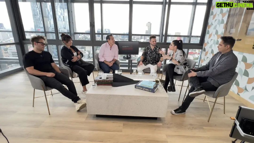Violeta Isfel Instagram - Esta tarde en #LaEntrevista una charla llena de recuerdos que los trasladaran a una de las mejores épocas de su vida, la infancia. ESTRELLAS INFANTILES, ÍDOLOS con los que CRECIMOS 📺🎤🧒👧💙 @lalujans @yuremrojas @martinricca1 @violetaisfel @fabianchaveztv @2000sxsiempre #Publicidad