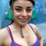 Violeta Isfel Instagram - ¡Heeey mis amoreeees! Estoy muy emocionada de contarles la súper aventura que viví gracias a mis amigos de @rexonamx Me preguntaron ¿Cuándo fue la última ve que hiciste algo por primera vez? Gracias a esta pregunta, decidí aventurarme a escalar 🧗‍♀️ y vencí un miedo. Cuéntame ¿Cuando fue la última vez que hiciste algo por primera vez? Te leo. #RexonaNoTeAbandona #violetaisfel #escalada #aventura #coleccionandoexperiencias Mexico City, Mexico