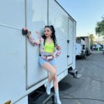 Violeta Isfel Instagram - Agradecida con la Divinidad por formar parte de este extraordinario y divertido proyecto @principebarriof 2ª temporada dando vida a #POLLY Recuerda que puedes ver “El Principe del barrio” 1ª temporada en @vix Gracias @maria.nogueron por esta hermosa y divertida oportunidad. ¿Ya conoces a Polly? Del 1 al 10 ¿Cuál es tu foto favorita? #VioletaIsfel #coleccionandoexperiencias #actriz #comedia #méxico ¿Ya viste “EL Príncipe del barrio”? Mexico City, Mexico