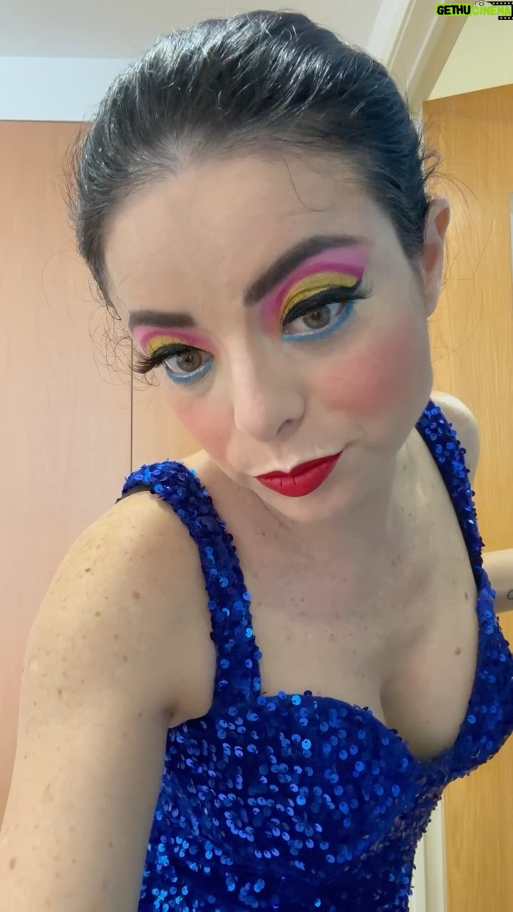 Violeta Isfel Instagram - ¡Heeeeey mis amores! Porque ustedes lo pidieron, aquí les dejo un mini #tutorial de cómo recrear el #maquillaje de RITA (mi personaje en @lagunillamb) ¡Salimos de gira! Nos vemos este 16 de marzo en #guadalajara en @palcco_gdl 7pm 🕖 y 🕤 9:30pm Cualquier duda estaré al pendiente de sus comentarios. #violetaisfel #lagunillamibarrio #teatro #actriz PALCCO