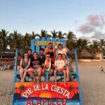 Violeta Isfel Instagram - Todo siempre es mejor en #Familia Amo a mi familia por elección ❤️ ¿Tu tienes familia por elección? #tbt #acapulco #piedelacuesta #coleccionandoexperiencias Pie De La Cuesta, Acapulco