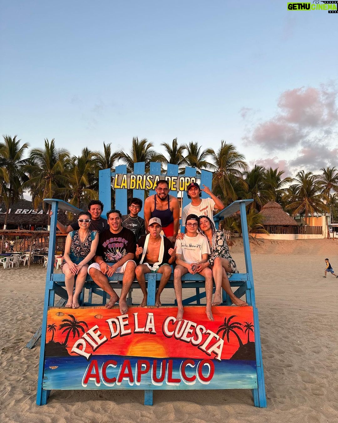 Violeta Isfel Instagram - Todo siempre es mejor en #Familia Amo a mi familia por elección ❤️ ¿Tu tienes familia por elección? #tbt #acapulco #piedelacuesta #coleccionandoexperiencias Pie De La Cuesta, Acapulco
